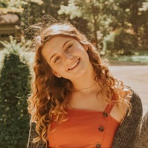 Meet your Posher, Olivia